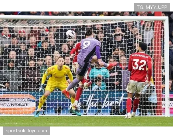 范戴克头槌建功助球队取胜，空中统治力尽显状态回勇