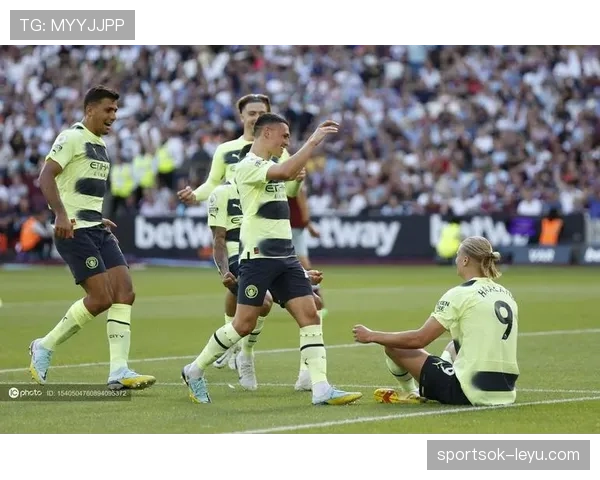 哈兰德独特庆祝动作引爆热议,球迷期待成赛季标志性瞬间 哈兰德独特庆祝动作引爆热议,球迷期待成赛季标志性瞬间