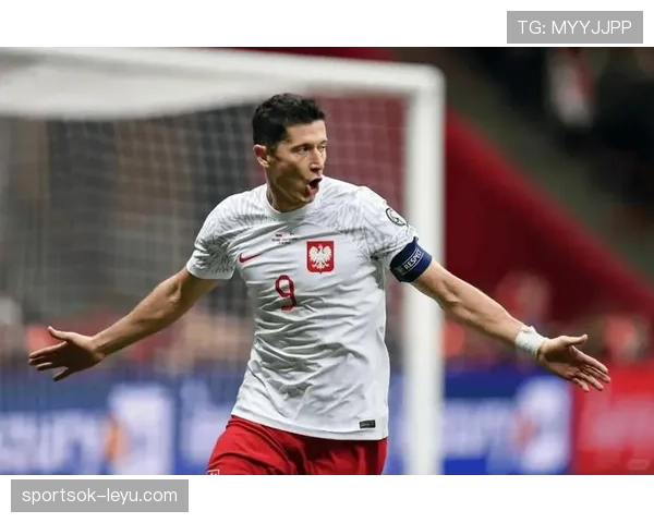 莱万多夫斯基状态回暖，成球队防线关键支柱