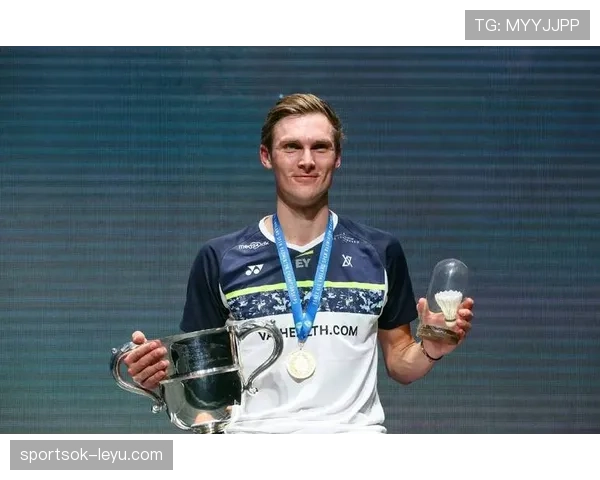 维克托·阿萨尔森晒早餐那张图，整桌消费能顶我半个月房租，我默了