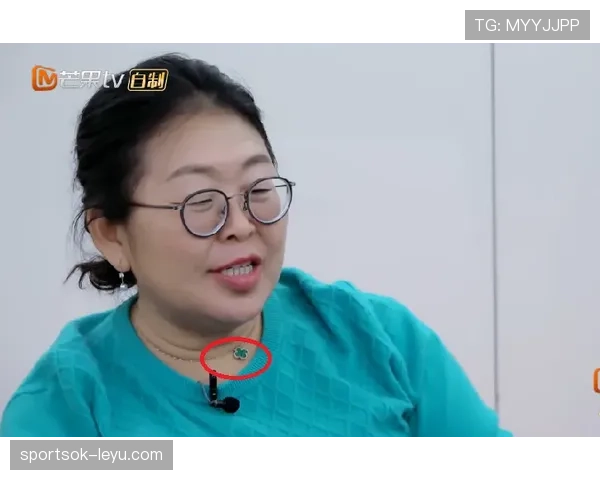 李宗伟穿拖鞋去名流午宴，桌上一堆奢侈品和他那碗便当反差笑死人